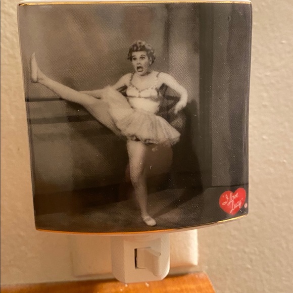 I love lucy porcelain wall plug-in night light!! - Picture 3 of 3